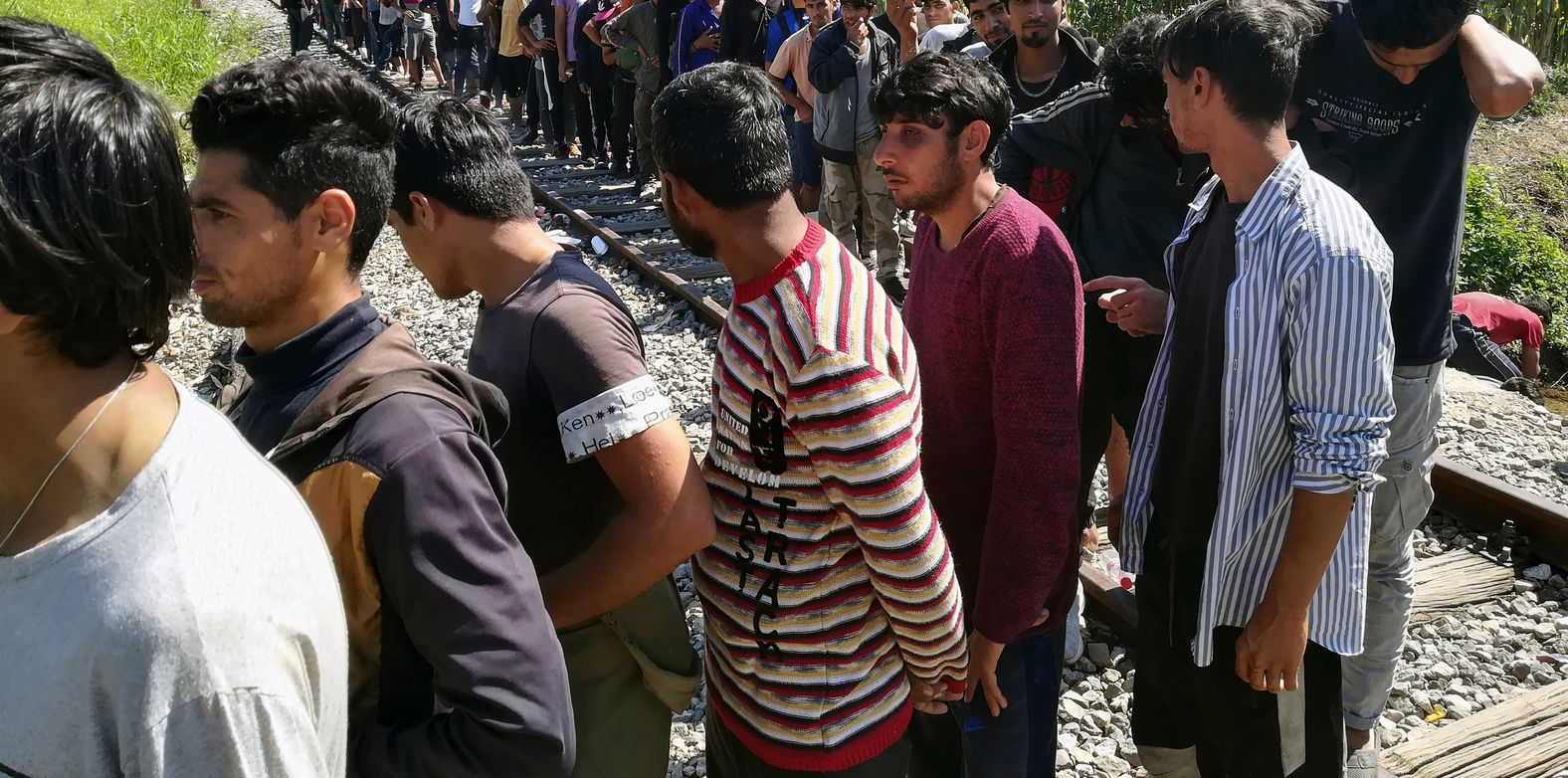 Откриха 23 незаконни мигранти, натъпкани в бус край Пловдив. Снимката е илюстратавна