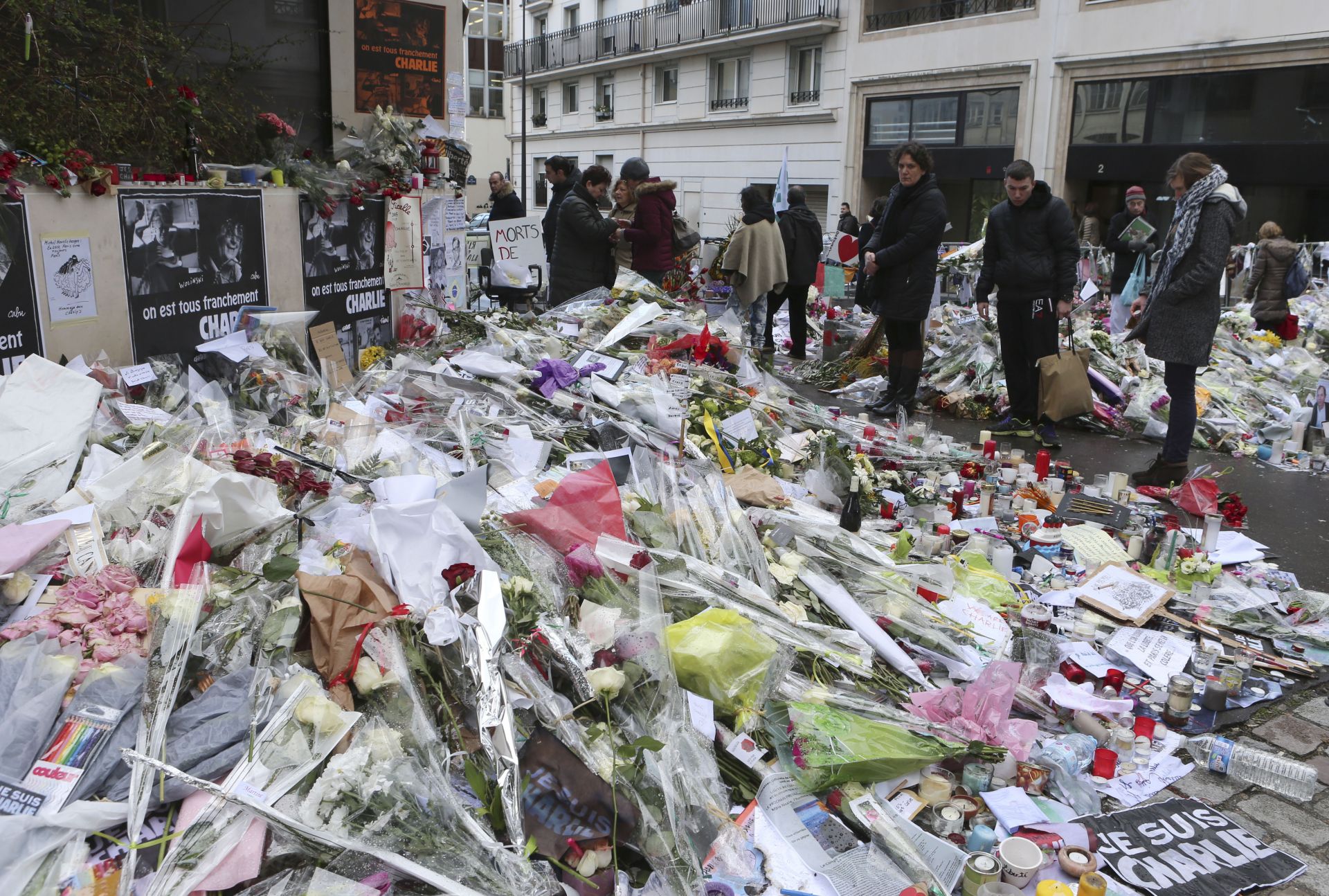 Януари 2015 г.: След атентата в редакцията на "Шарли Ебдо" Януари 2015 г.: След атентата в редакцията на "Шарли Ебдо"