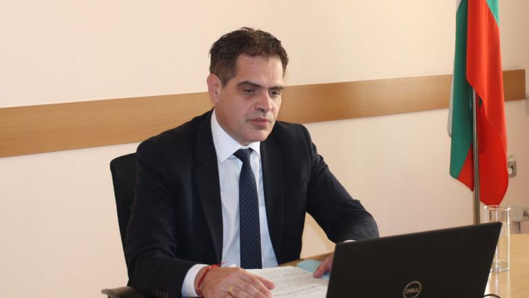 Министърът на икономиката Лъчезар Борисов е с отрицателен PCR тест
