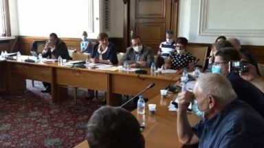 С 11 гласа за 9 против и без въздържал се