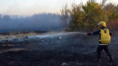 Голям пожар е възникнал в складово помещение в района на