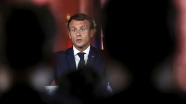 Френският президент Еманюел Макрон отказа да осъди решението на сатиричния