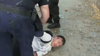 Есенната сесия на парламента започна под обсада след като организаторите