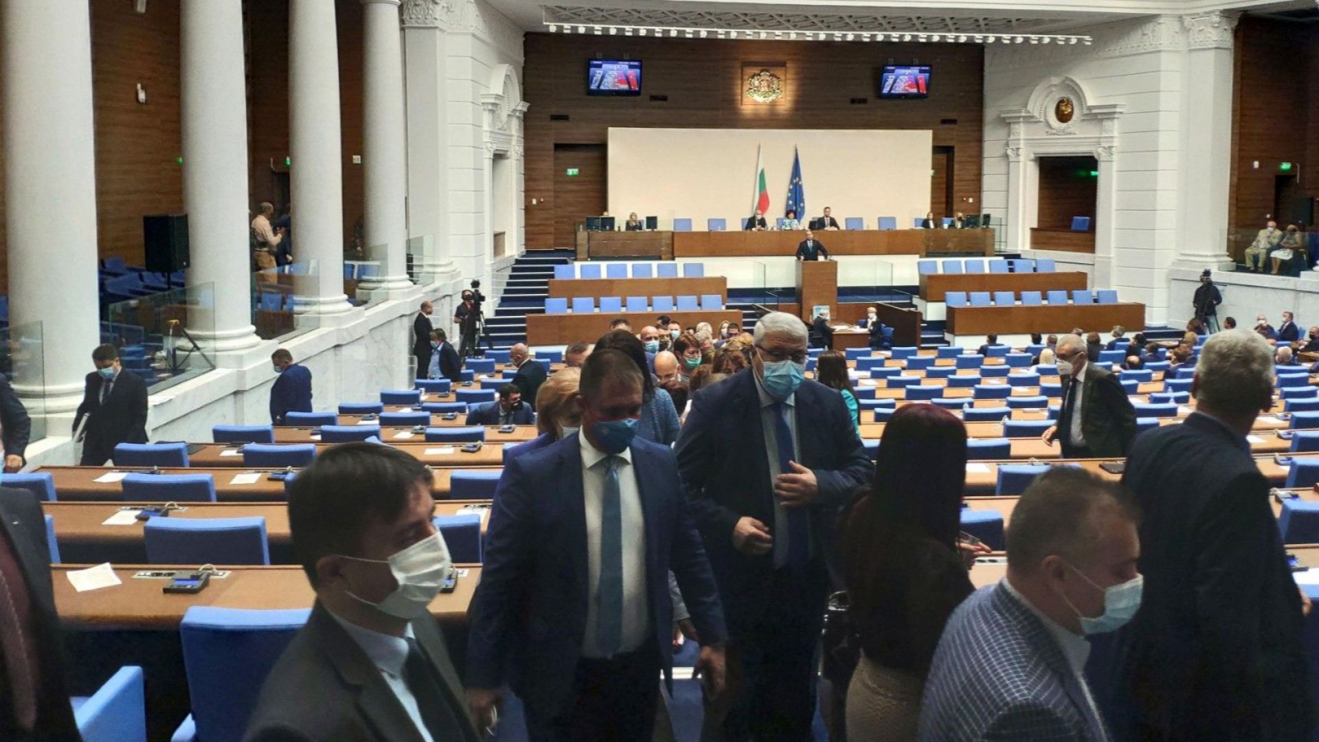Журналисти нямат достъп до депутатите в новия парламент, БСП поиска да бъдат допуснати