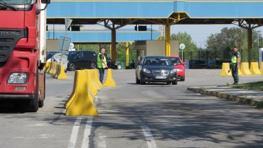 През останалото време трафикът ще се осъществява в една лента