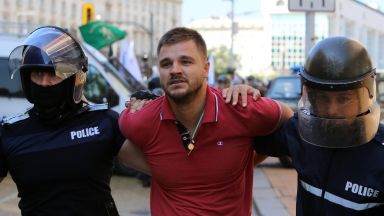 Десетки са задържаните по време на протеста в центъра на
