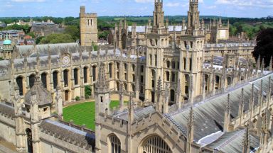 Оксфордският университет оглави класацията на най добрите висши учебни заведения в