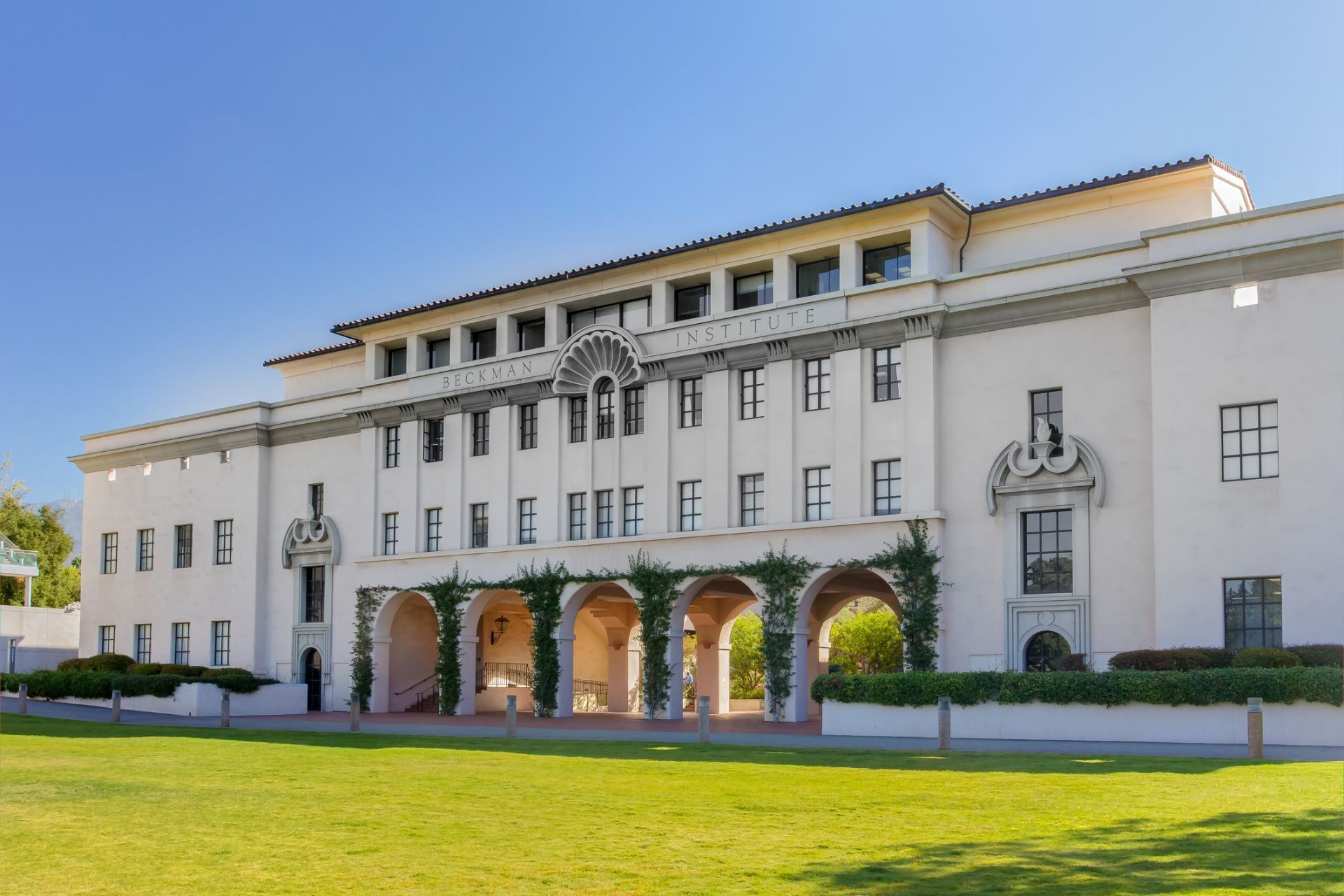 Калифорнийският технологичен институт заема четвърто място