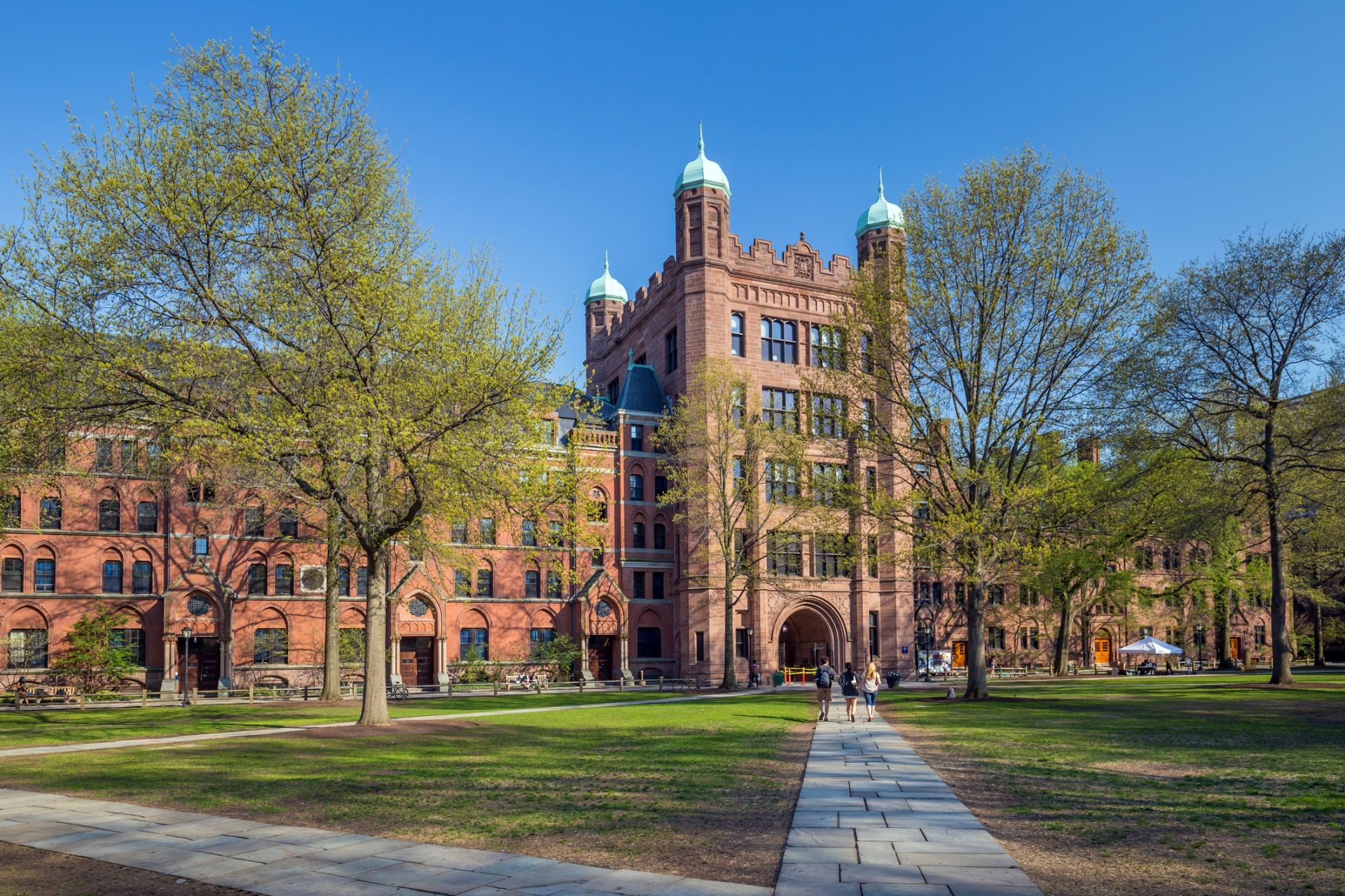 Йейлският университет заема осмо място в класацията