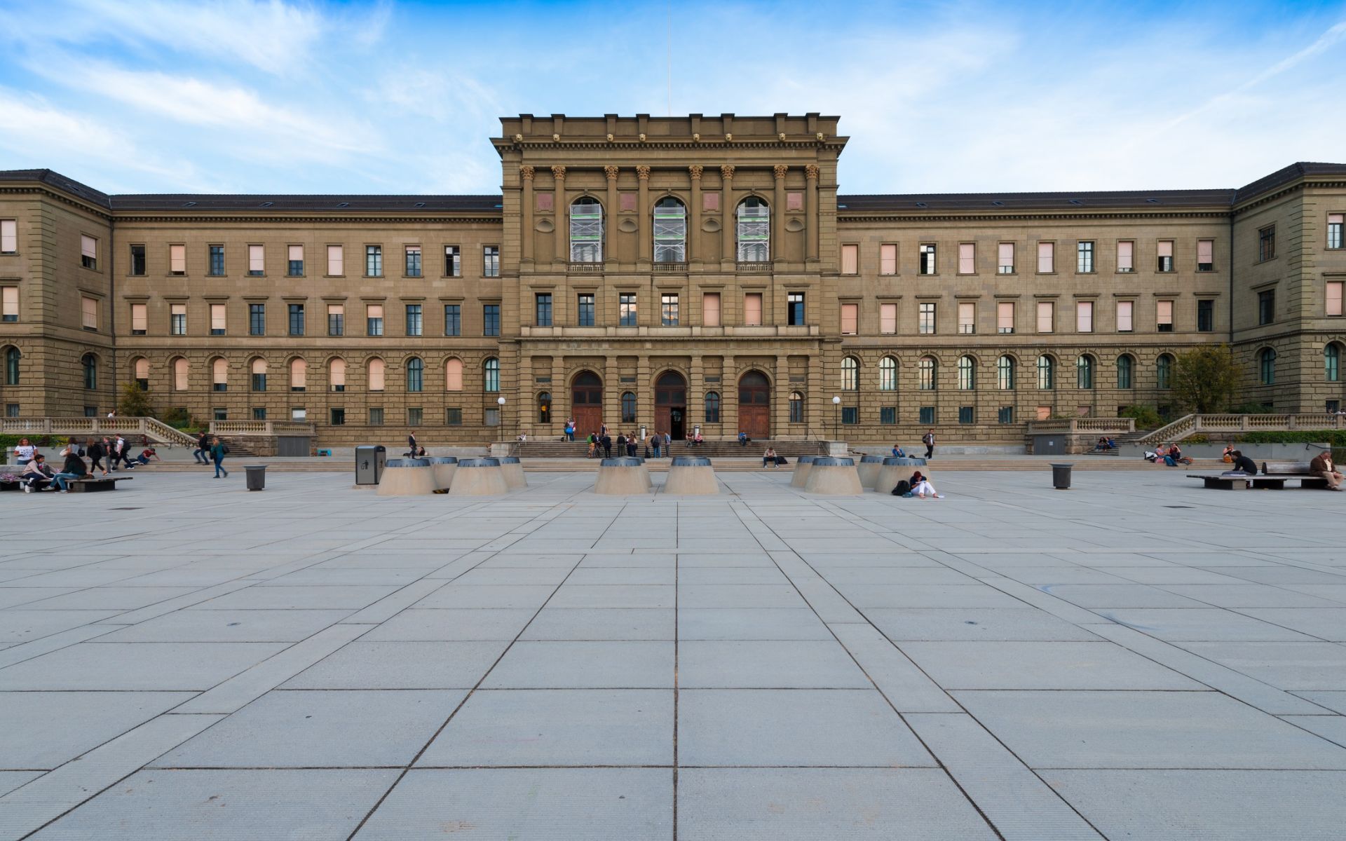  14-о място място заема Швейцарският федерален софтуерен институт в Цюрих 