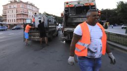 10 камиона с боклуци са извозени след вчерашните сблъсъци