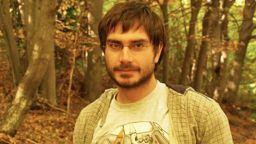 Журналистът Димитър Кенаров е ритан от полицаи на протеста и е отведен в РПУ