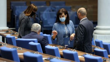 Проектът за нова Конституция който управляващите успяха да внесат вчера