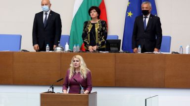 Парламентът прие оставката на министъра на правосъдието Данаил Кирилов и