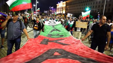 Шествието на протестиращите премина по столичния бул Цар Освободител и