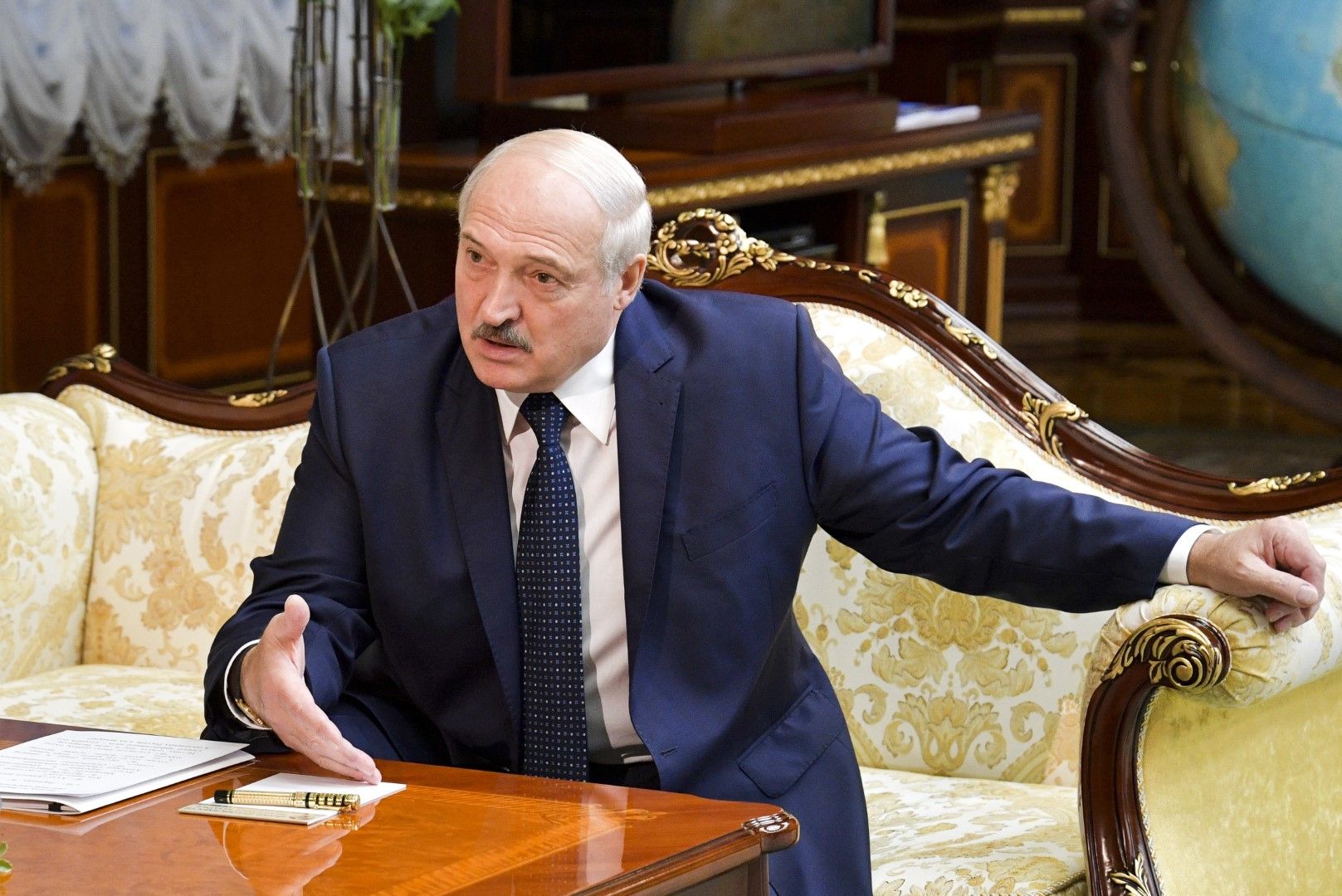Около половината от беларуската армия е разположена в западната част на страната, за да гарантира сигурността на границата срещу Полша и Литва, каза президентът Лукашенко
