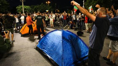 Шествието на протестиращите премина по столичния бул Цар Освободител и