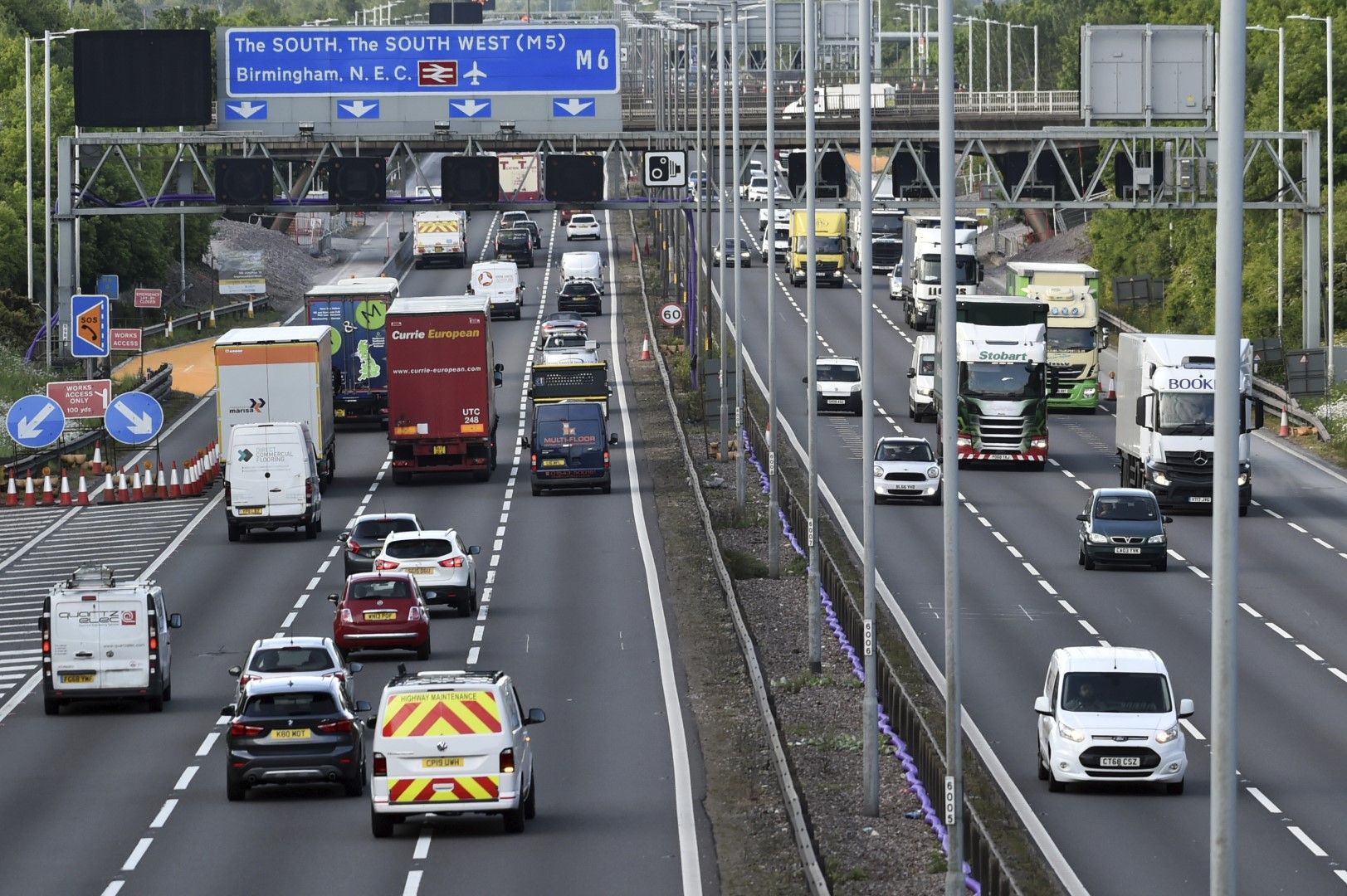 Засилен трафик по магистралата край Бирмингам. Британските превозвачи на стоки се опасяват от засилени гранични проверки при Брекзит без сделка