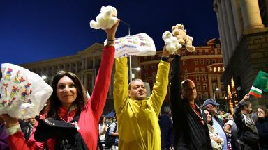 За 58 а вечер протестиращите се събраха в центъра на София