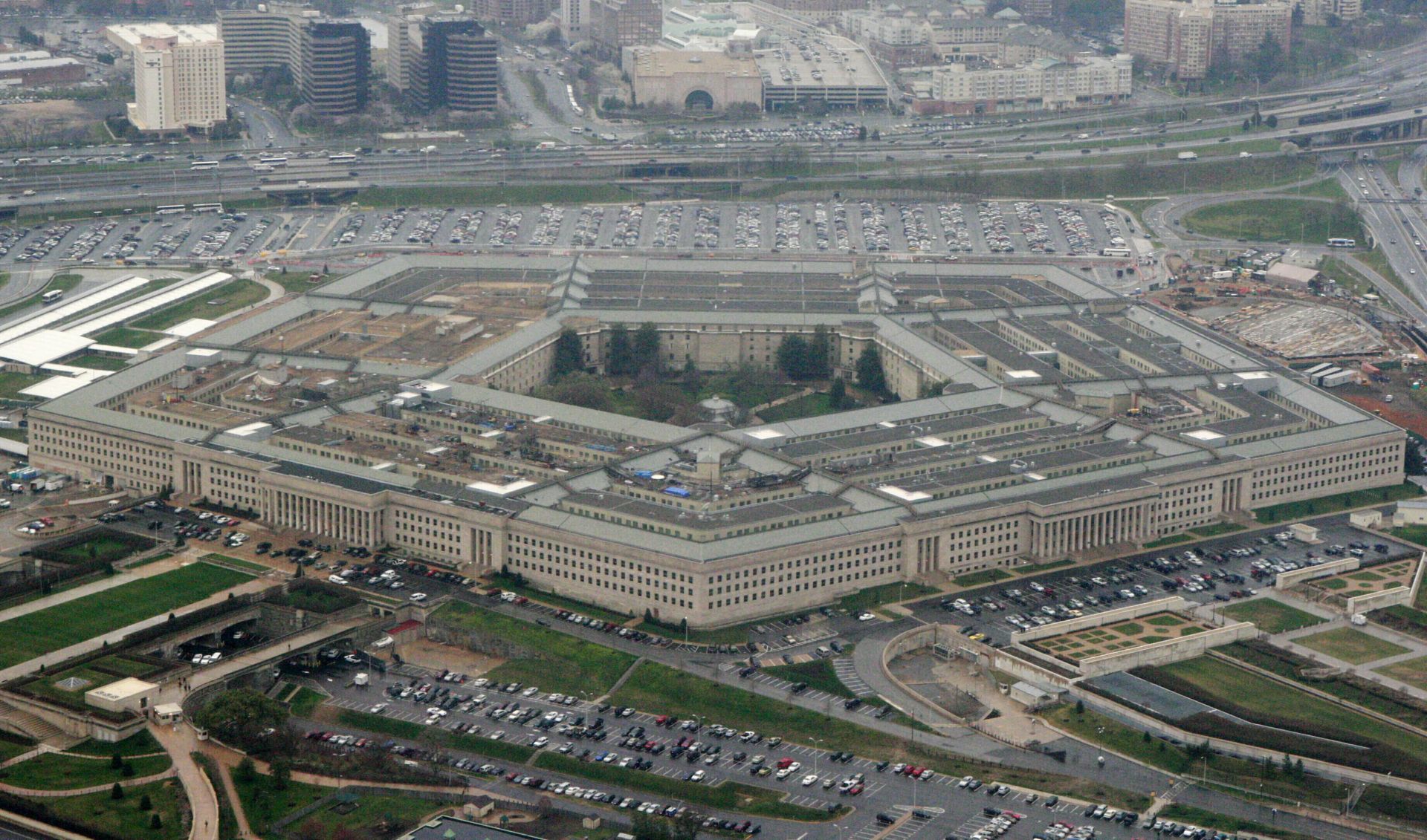 Пентагонът заяви, че никой от четирите обекта не е изглеждал въоръжен или свързан със заплаха от нападение
