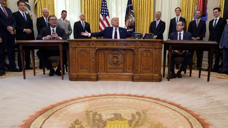 Сърбия и Косово се ангажираха да засилят икономическите си връзки.