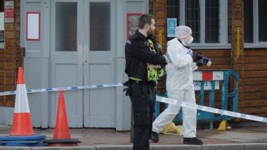 Един загинал и двама тежко ранени след нападенията с нож в Бирмингам   