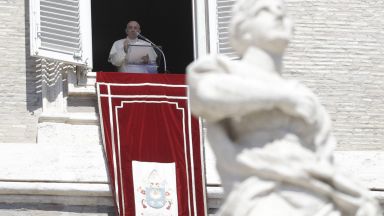Папа Франциск заяви че клюките са напаст по лоша и от