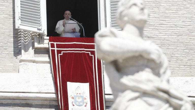 Папа Франциск заяви, че клюките са напаст, по-лоша и от