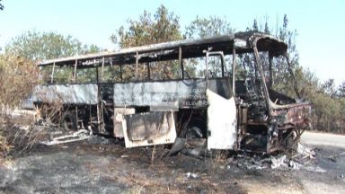 Автобус с военнослужещи се запали и изгоря на пътя Силистра-Добрич 