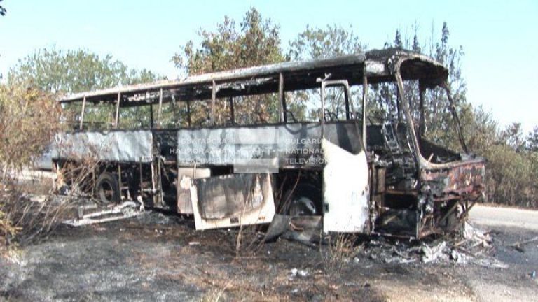 Автобус с военнослужещи от поделение във Варна се запали по