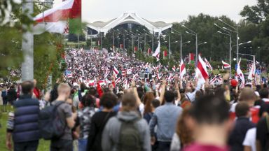 Над 100 000 души протестират днес в Минск