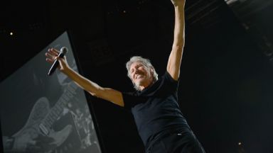 През 2013 г в София отново имаше протести а Роджър