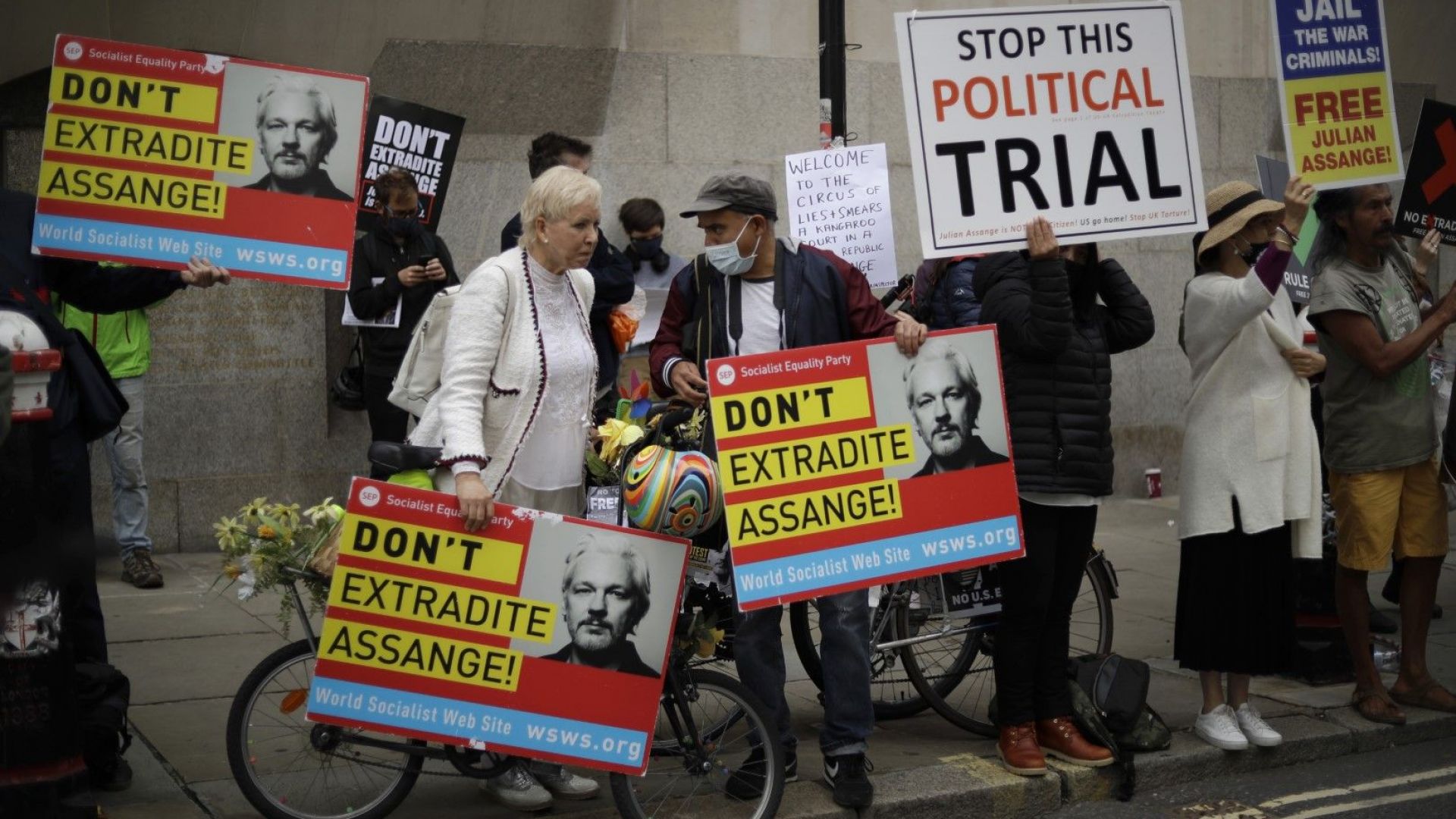 Британски съд възобнови делото за екстрадиция на Джулиан Асандж в САЩ