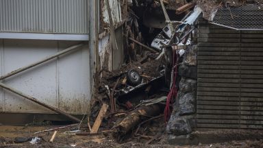 Най малко един човек е загинал а 76 са ранени в