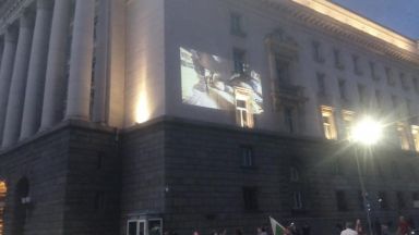 За 61 ви ден протестиращи се събраха на столичния площад Независимост