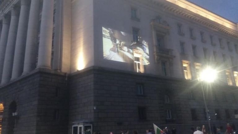 За 61-ви ден протестиращи се събраха на столичния площад Независимост