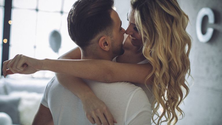 В ежедневието си мъжете предпочитат да утвърждават позициите си последством