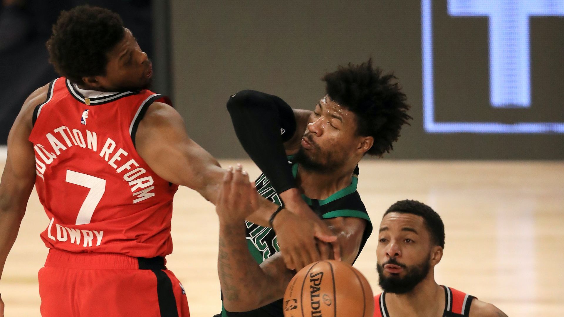 Затвор грози неваксинираните НБА играчи при нарушение на правилата в Торонто