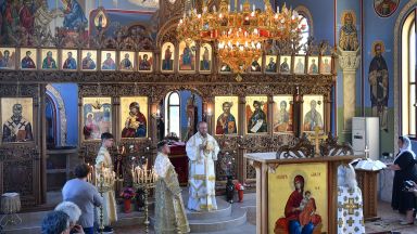 Всички християни православни католици и протестанти празнуват днес един