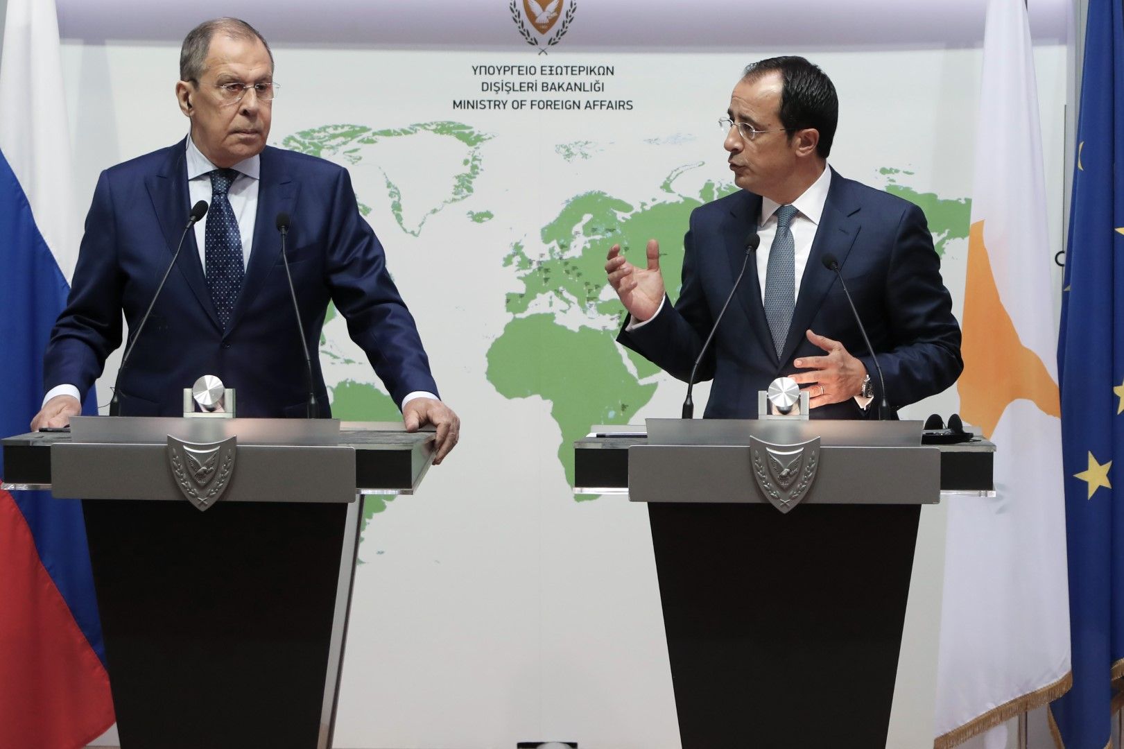 Външните министри на Русия и Кипър Сергей Лавров и Никос Христодулидис присъстваха на подписването на двустранния протокол