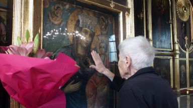 Православната църква почита днес църковния празник Рождество на Пресвета Богородица