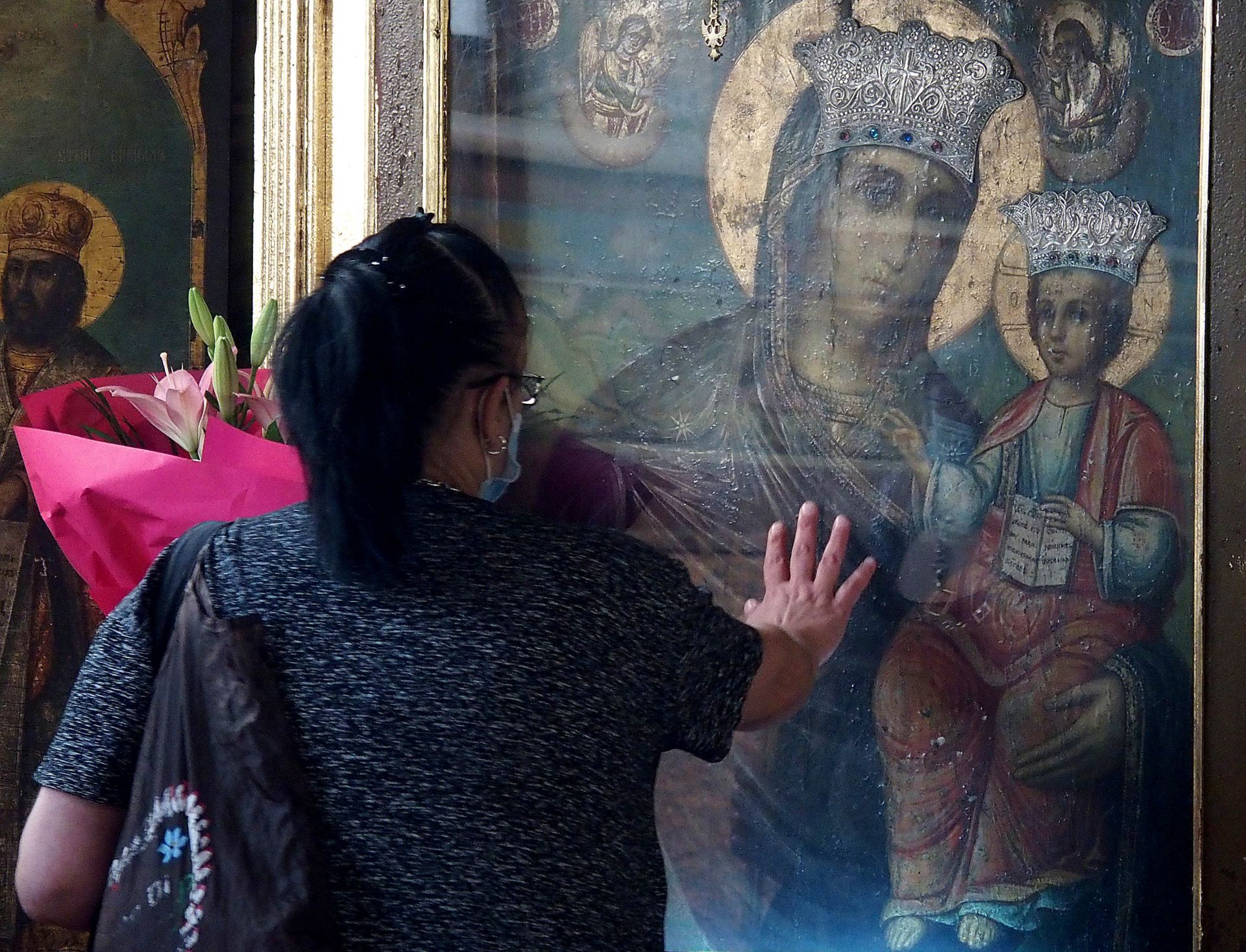 Много богомолци се събраха в храм "Свети Атанас" в Асеновград за празника Рождество на Пресвета Богородица