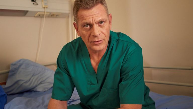 Силвия Петкова и Юлиан Вергов са главни герои във въздействащата история "Пепел върху слънцето"