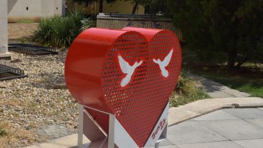 Три метални сърца са поставени на различни места в Русе