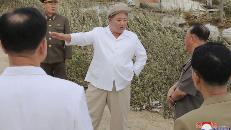 Лидерът на Северна Корея Ким Чен-ун призова спешно да се