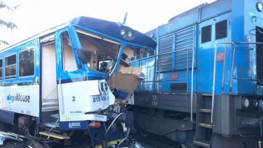 Пътнически влак се блъсна в мотриса в Чехия, десетки са ранени (видео)