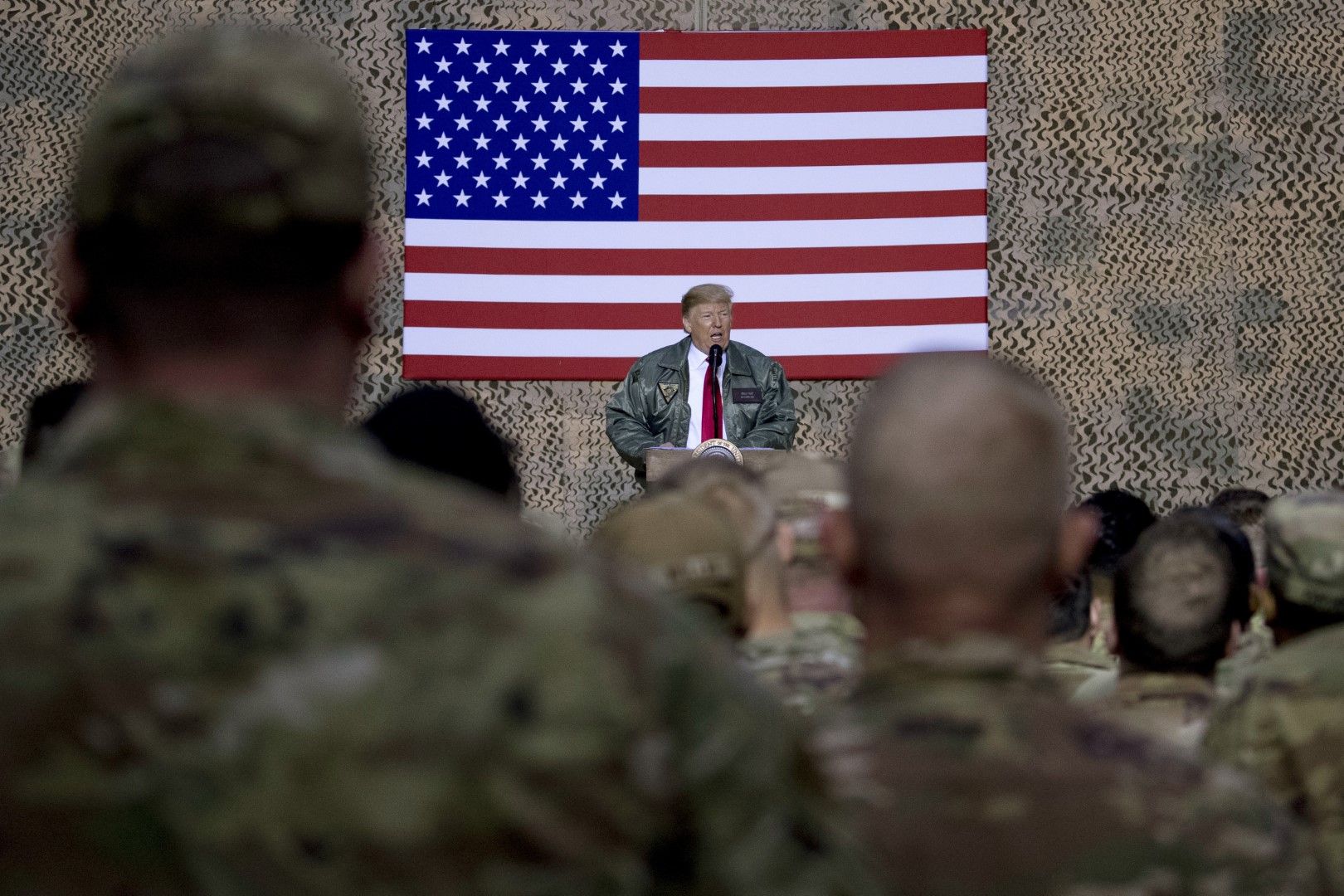 26 декември 2018 г. президентът Доналд Тръмп говори пред военни на митинг в авиобаза Ал Асад, Ирак