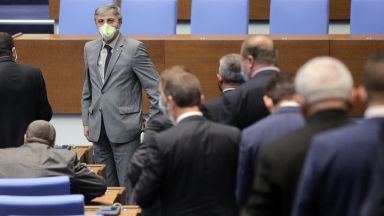 С кворум от 127 народни представители започна пленарното заседание в