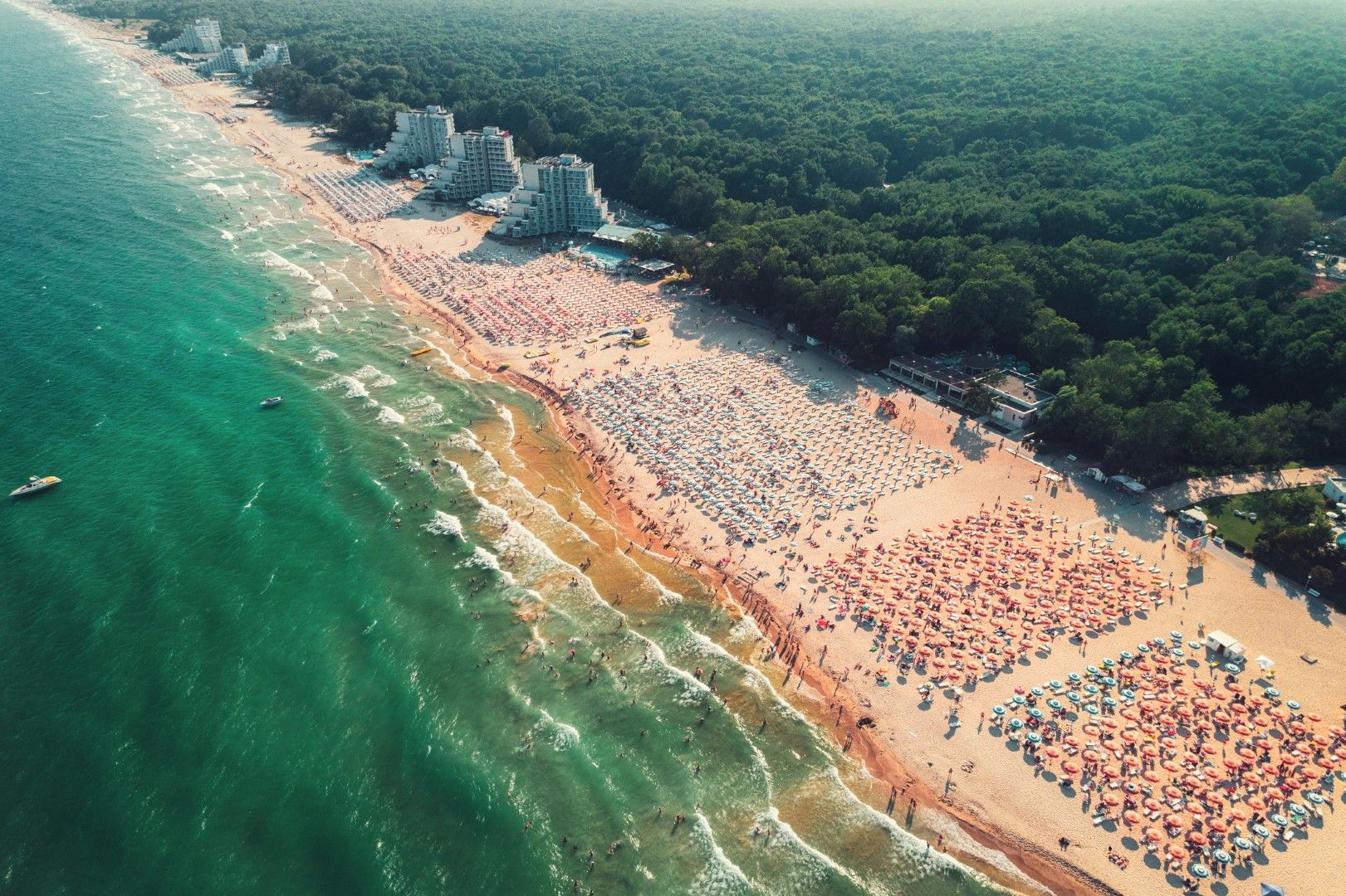 2.7 млн. българи са почивали в български курорти през летния сезон