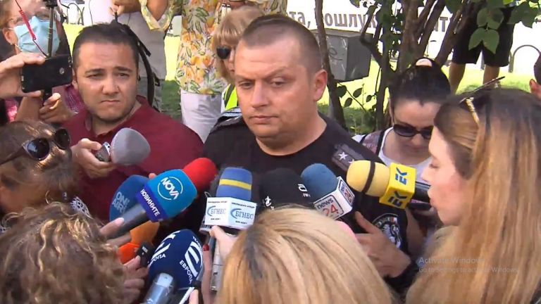 До момента всичко преминава нормално. Има 6 лица задържани, двама